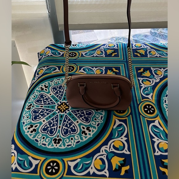 Small Michael Kors crossbody bag, in excellent condition! Perfect for fall - Picture 4 of 8